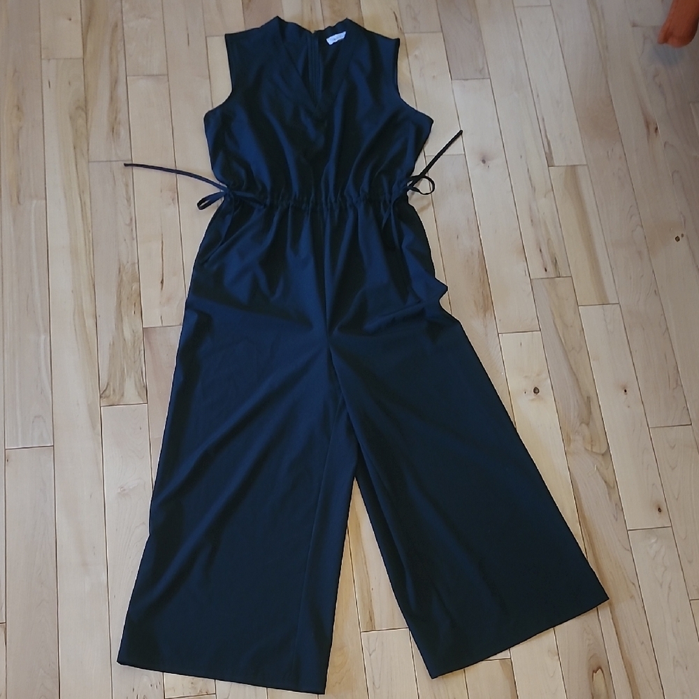 Calvin Klein Women's Size 8 Black Sleeveless Jumpsuit with Wide-Leg Design
